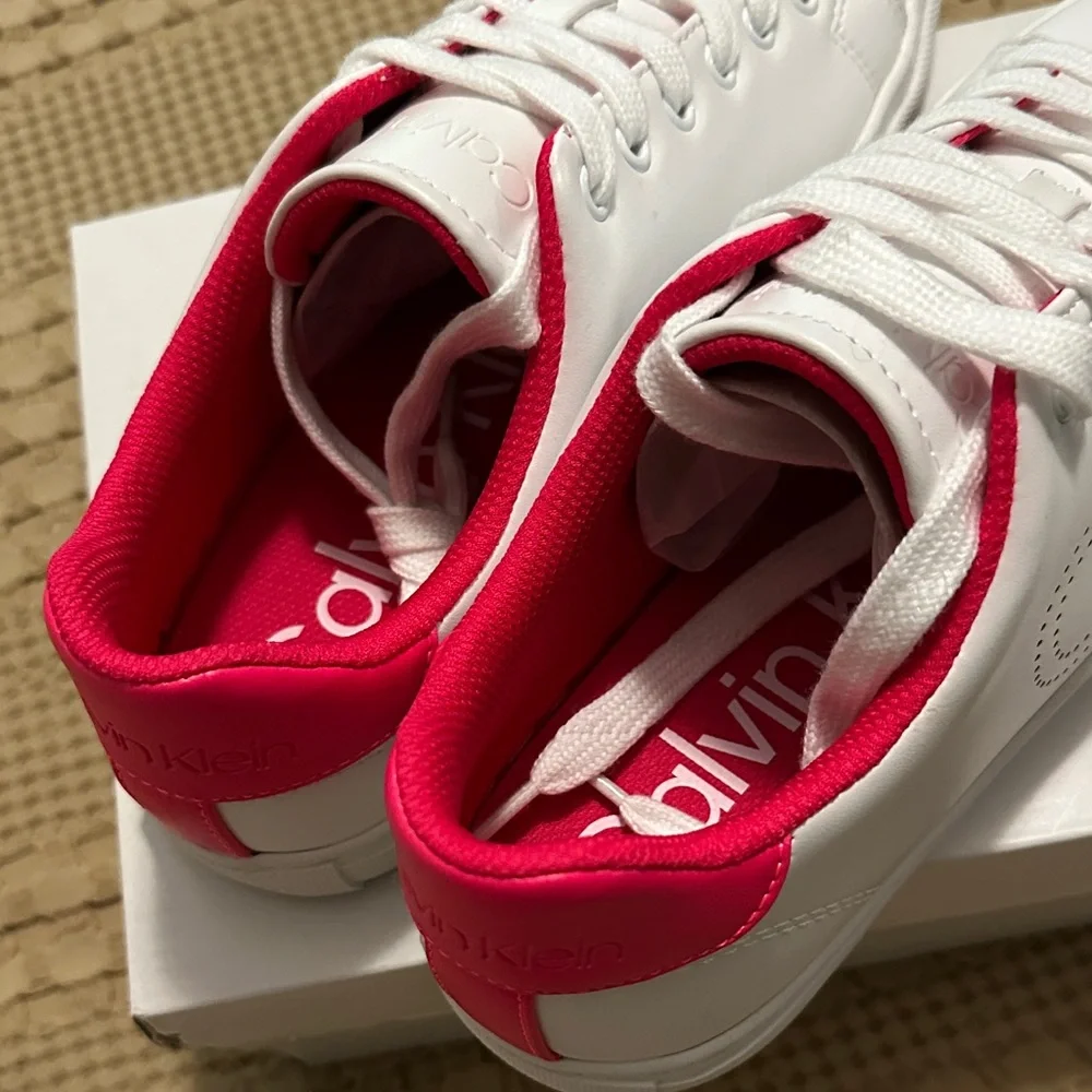 NIB Calvin Klein Women’s Perforated CK Logo White & Pink Sneakers Size 8.5